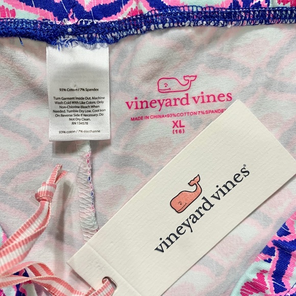 SOLD-NWT Vineyard Vines Whale Print Capri Leggings - Picture 4 of 6
